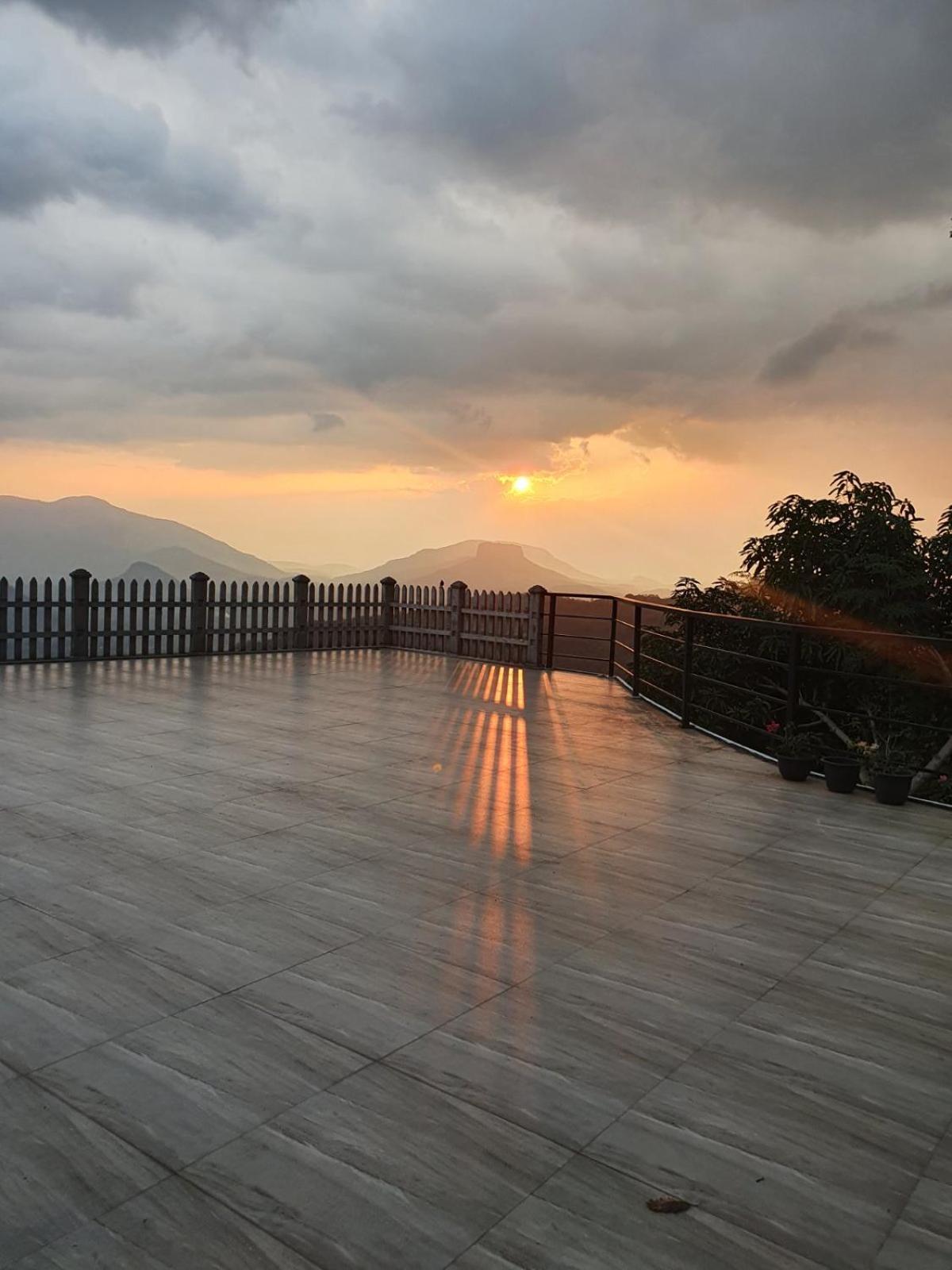 Serenity Valley Ambuluwawa Resort 康提 外观 照片